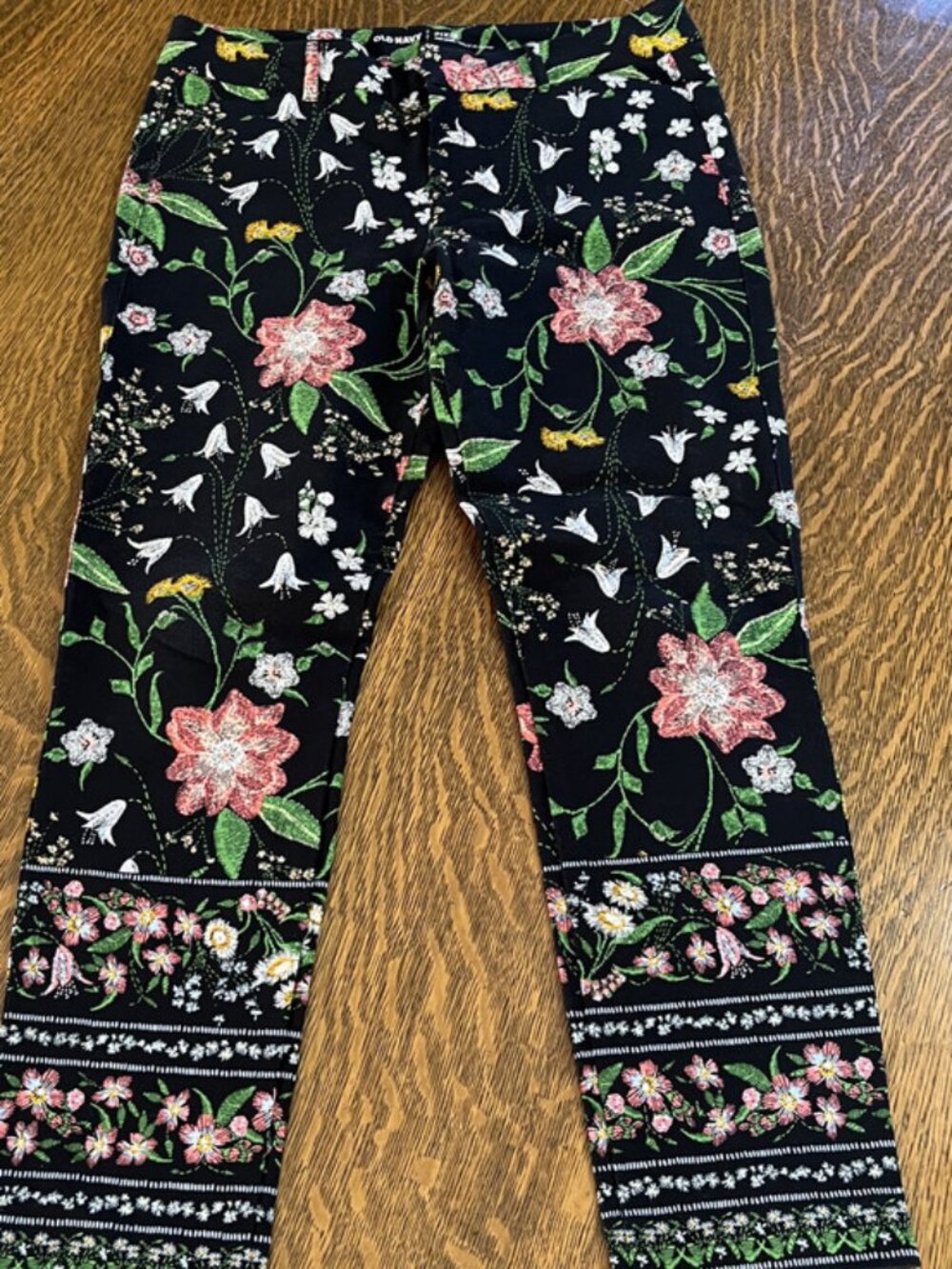 Old Navy Women’s Size 10 Black Pixie Mid-Rise Floral Bohemian Pants